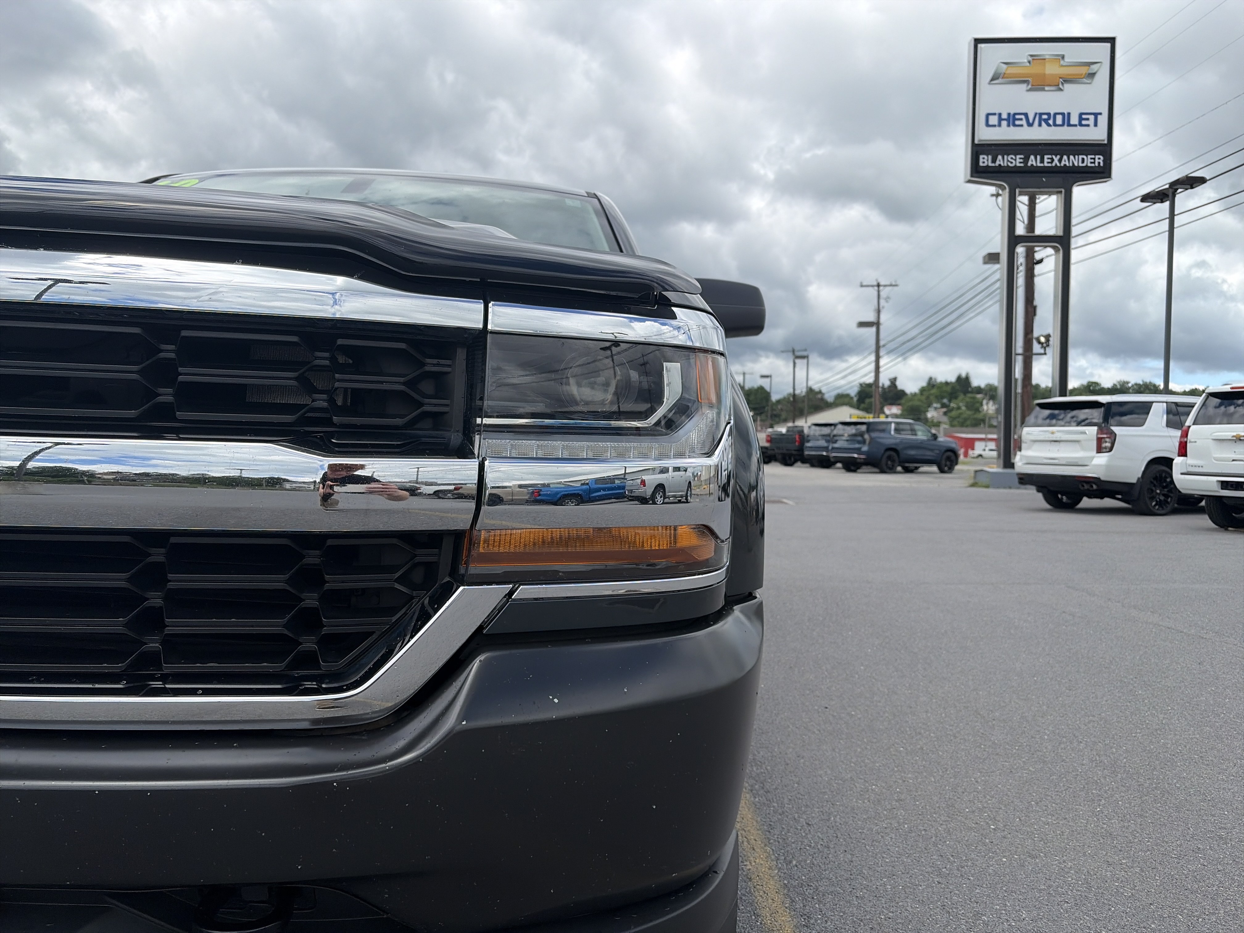 Used 2019 Chevrolet Silverado 1500 W/T AWD/4WD image 3