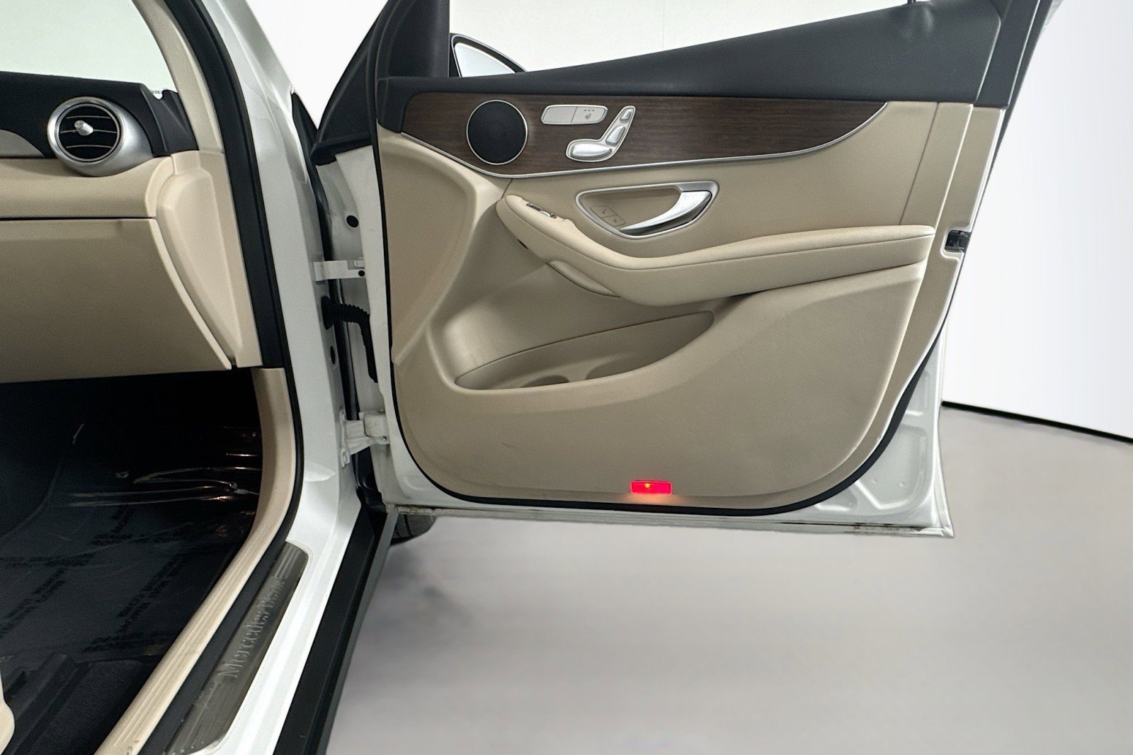 Used 2022 Mercedes-Benz GLC 300 4MATIC image 24