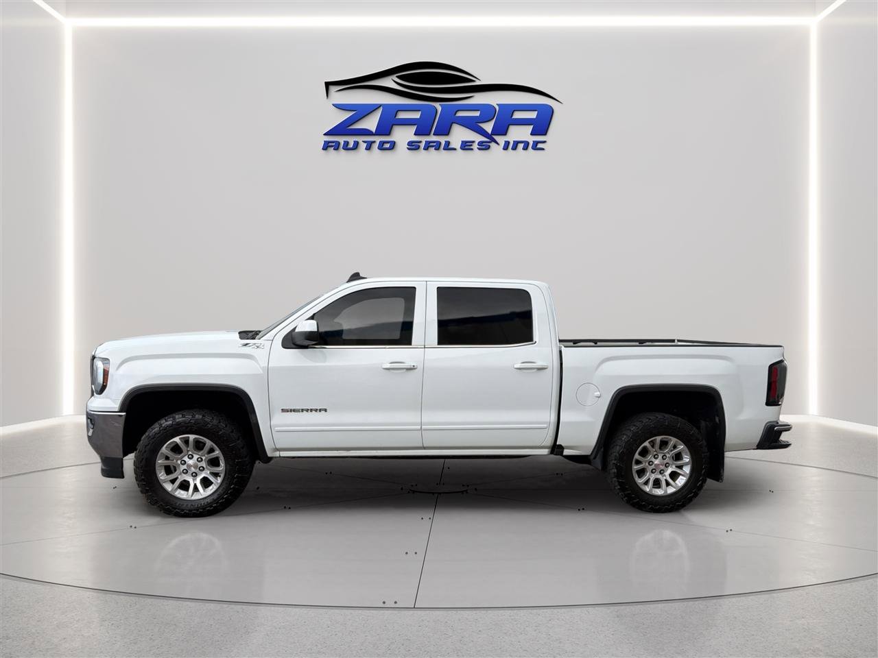 Used 2018 GMC Sierra 1500 SLE w/ Suspension Package, Off-Road AWD/4WD image 4