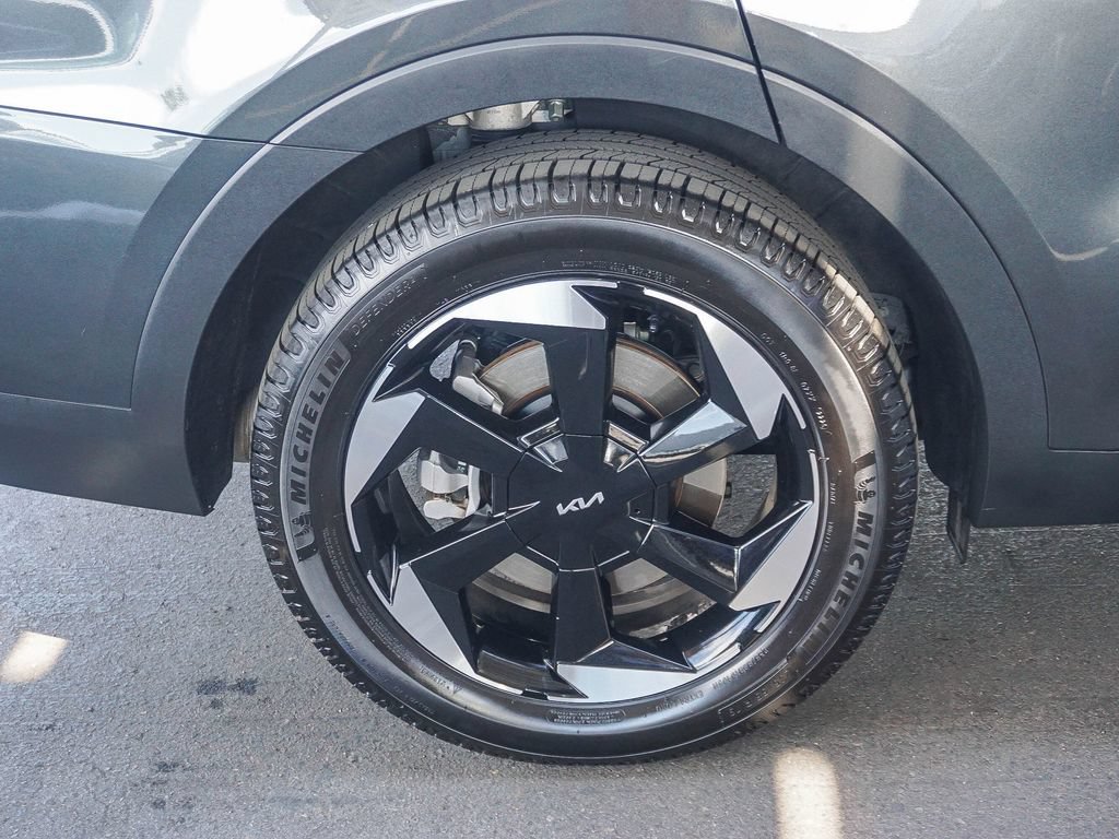 Certified 2025 Kia Sorento EX FWD image 9