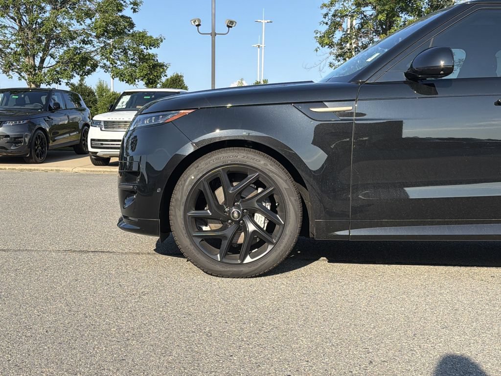 Used 2025 Land Rover Range Rover Sport Dynamic SE AWD/4WD image 9