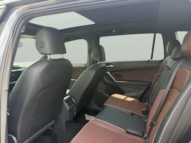 Used 2022 Volkswagen Tiguan SEL R-Line AWD/4WD image 9