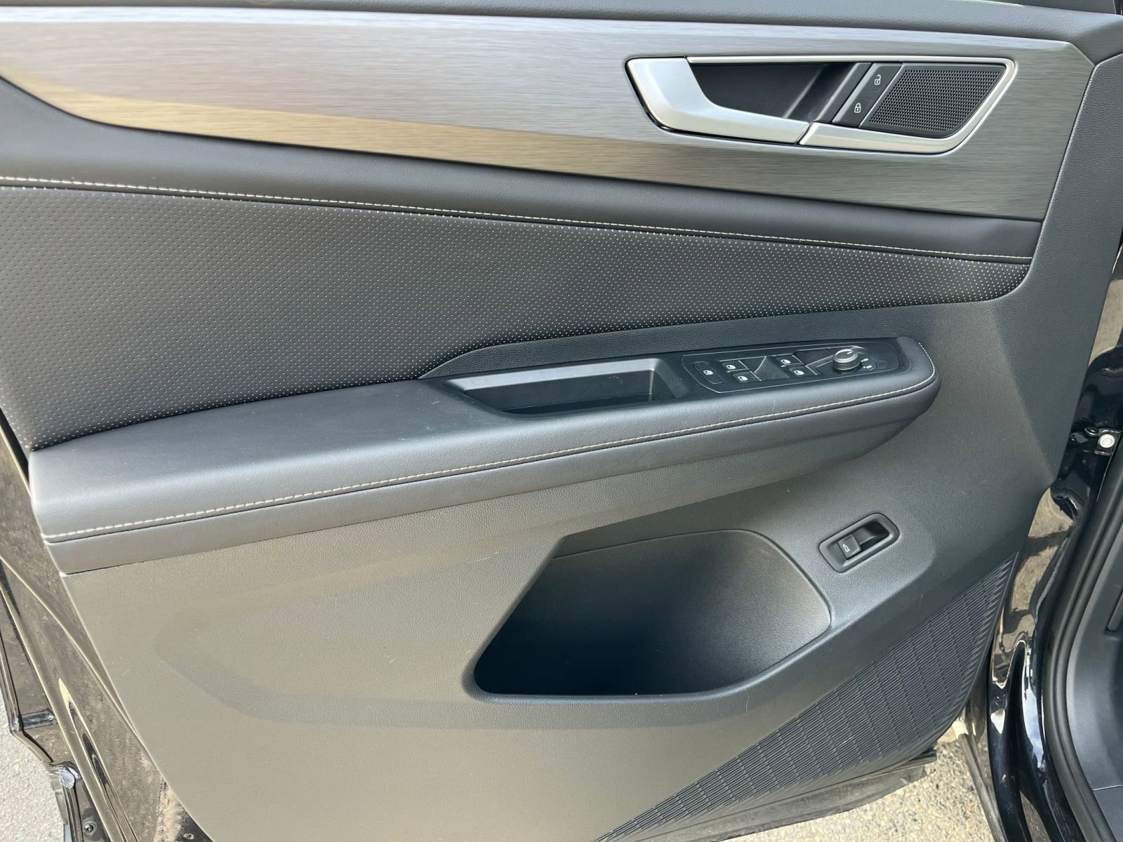 Used 2025 Volkswagen Atlas Cross Sport SE image 20