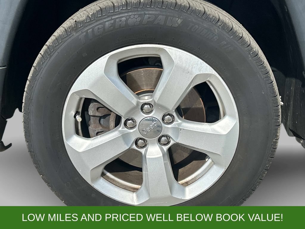 Used 2018 Jeep Compass Latitude w/ Cold Weather Group AWD/4WD image 9