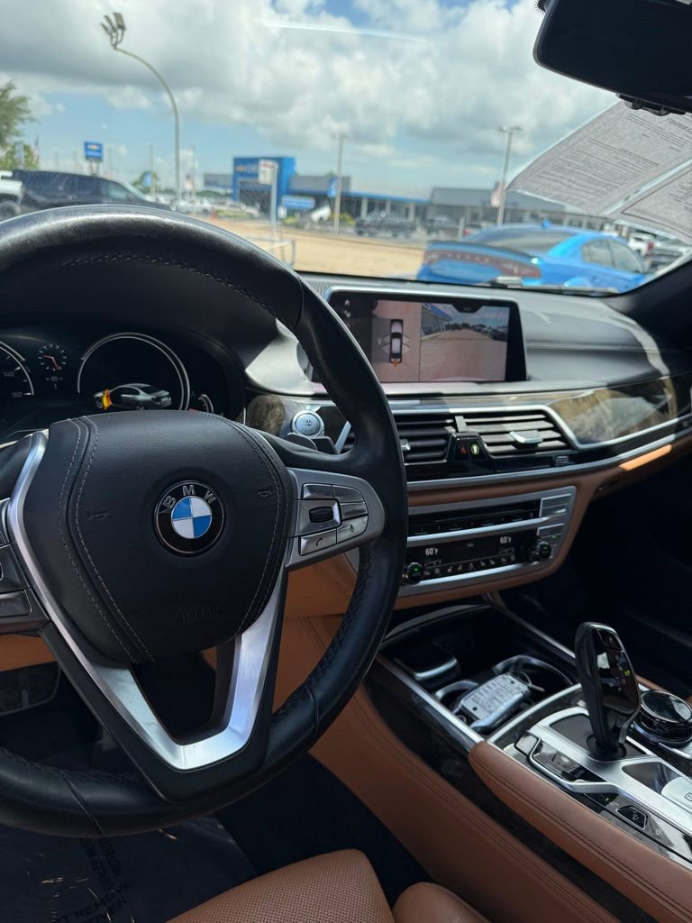 Used 2019 BMW 750i w/ Executive Package RWD image 10