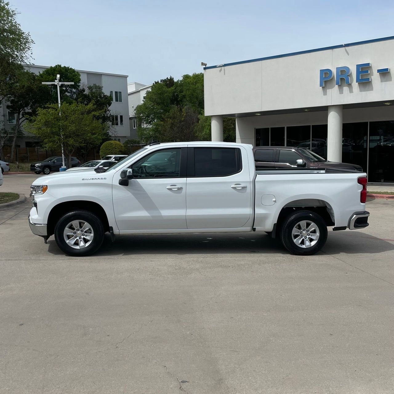 Used 2025 Chevrolet Silverado 1500 LT image 3