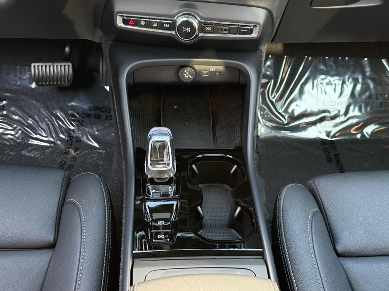 Used 2026 Volvo XC40 B5 Plus AWD/4WD image 15