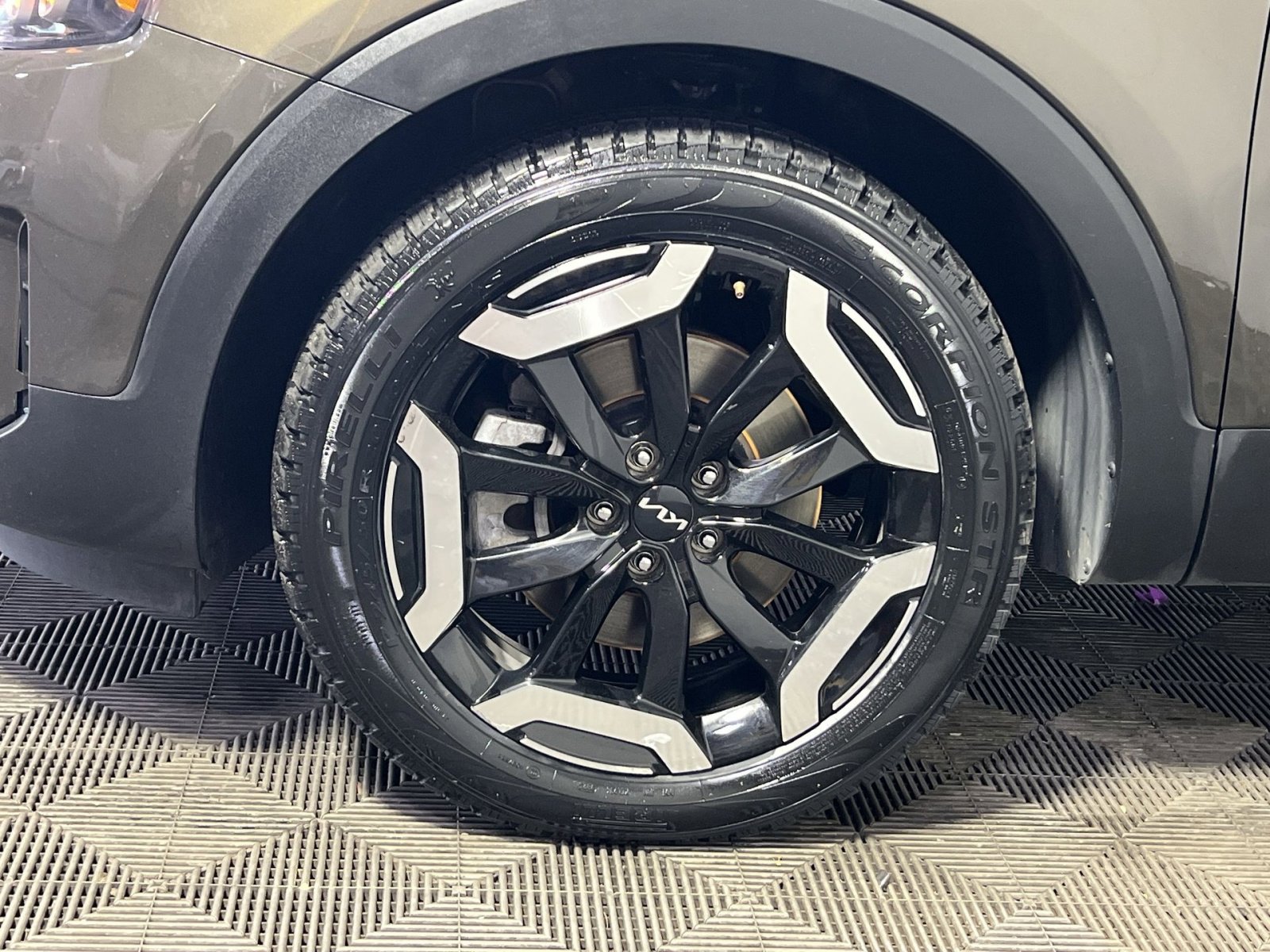 Used 2025 Kia Telluride S image 12