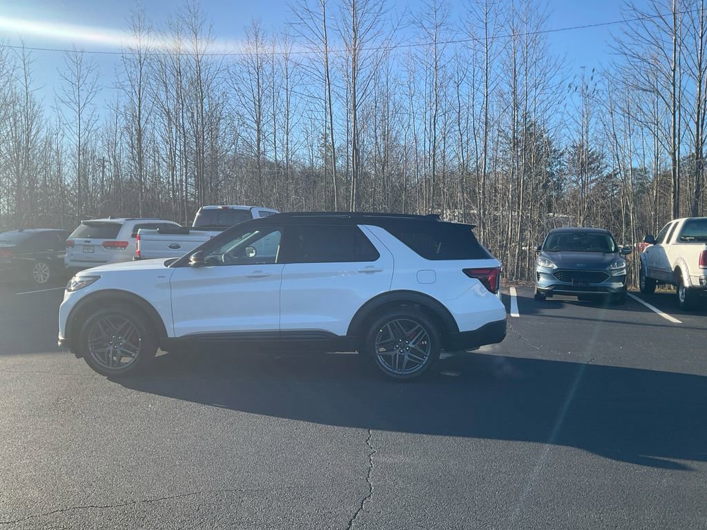 New 2026 Ford Explorer ST-Line w/ ST-Line Street Pack image 8