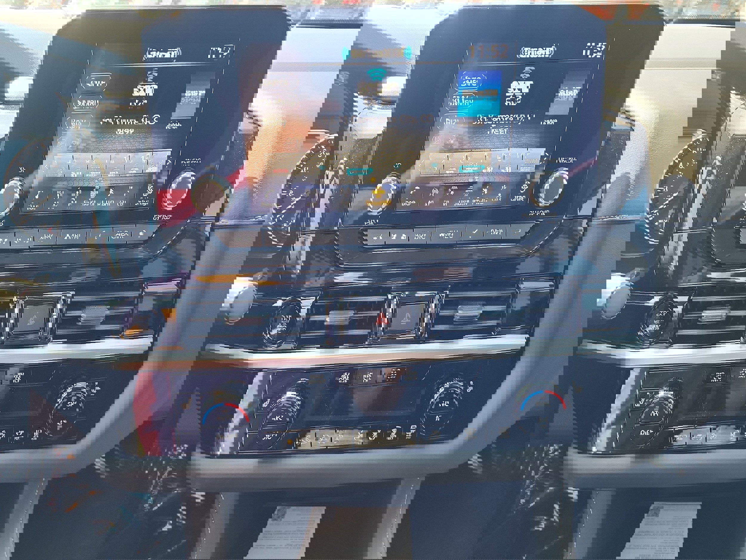 New 2025 Nissan Pathfinder SV w/ Black Appearance Package image 13