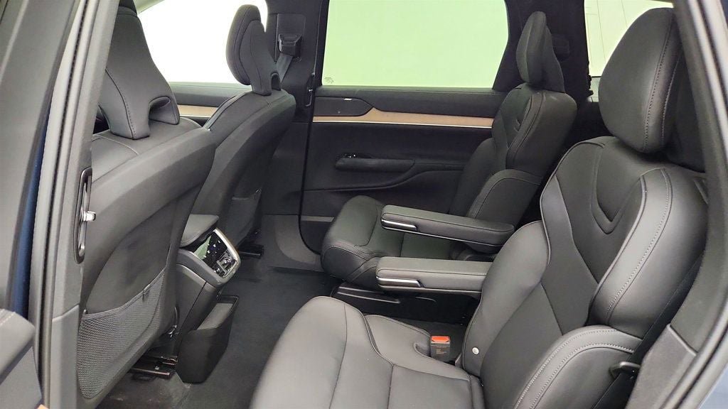 Used 2025 Volvo EX90 Plus AWD/4WD image 21