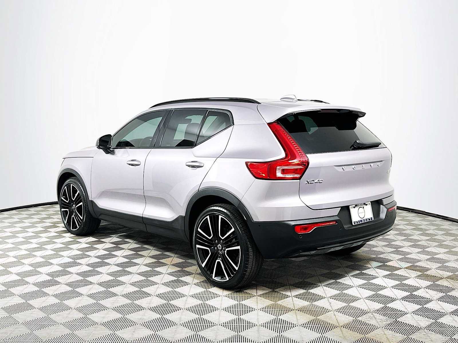 Used 2026 Volvo XC40 B5 Ultra w/ Climate Package AWD/4WD image 5