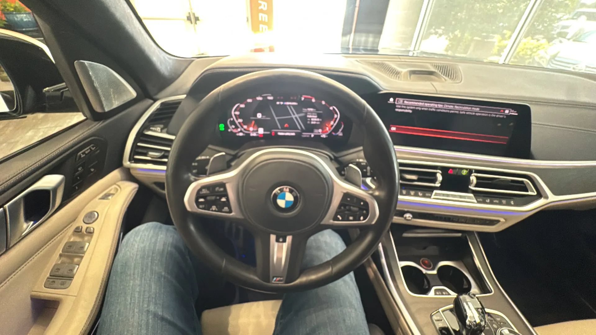 Used 2020 BMW X7 M50i w/ Dynamic Handling Package AWD/4WD image 32