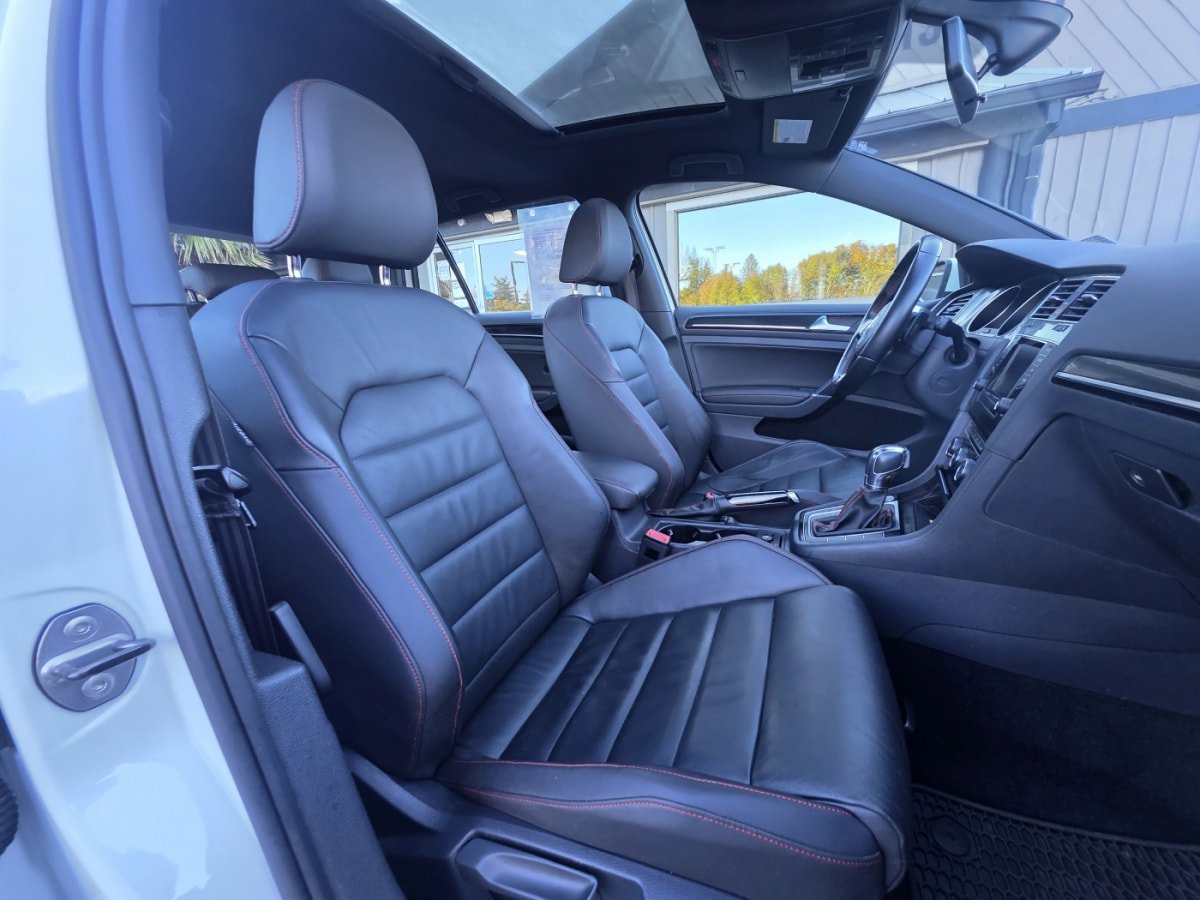Used 2015 Volkswagen GTI SE FWD image 11