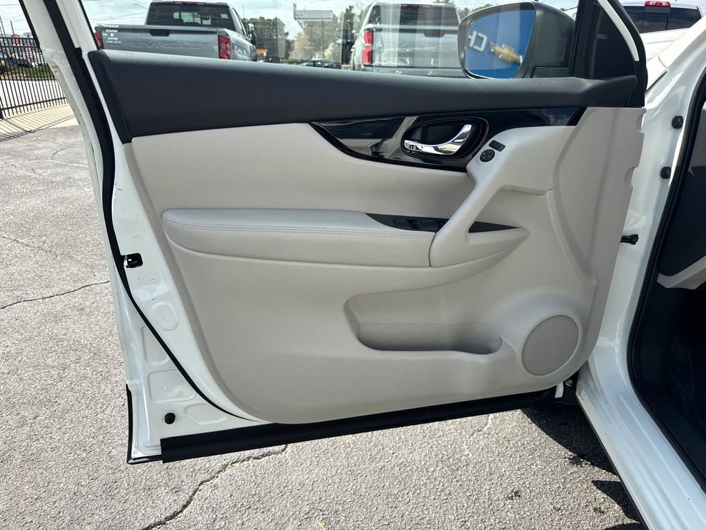 Used 2022 Nissan Rogue Sport SL image 11