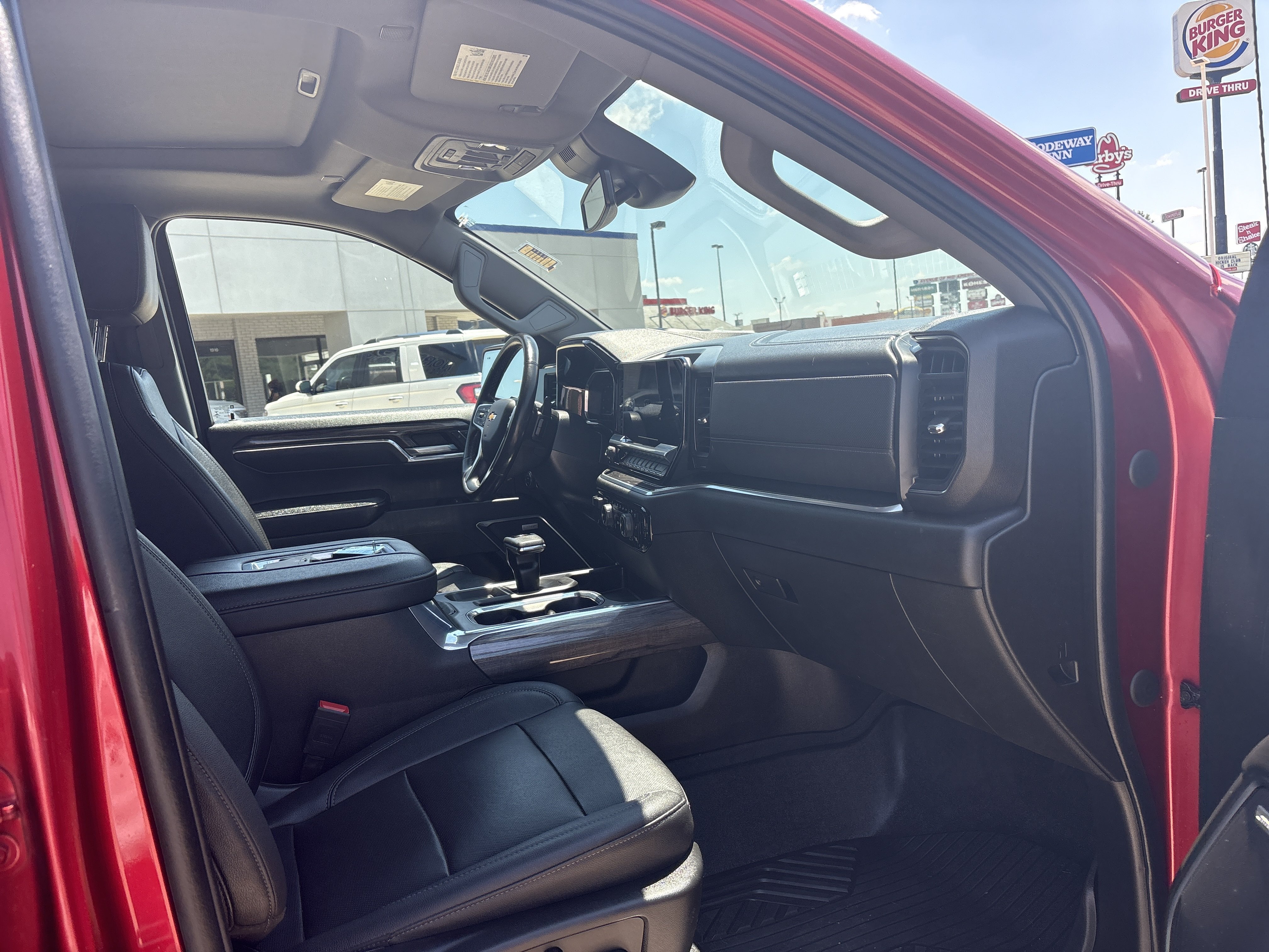 Used 2022 Chevrolet Silverado 1500 LTZ w/ LTZ Premium Package AWD/4WD image 10