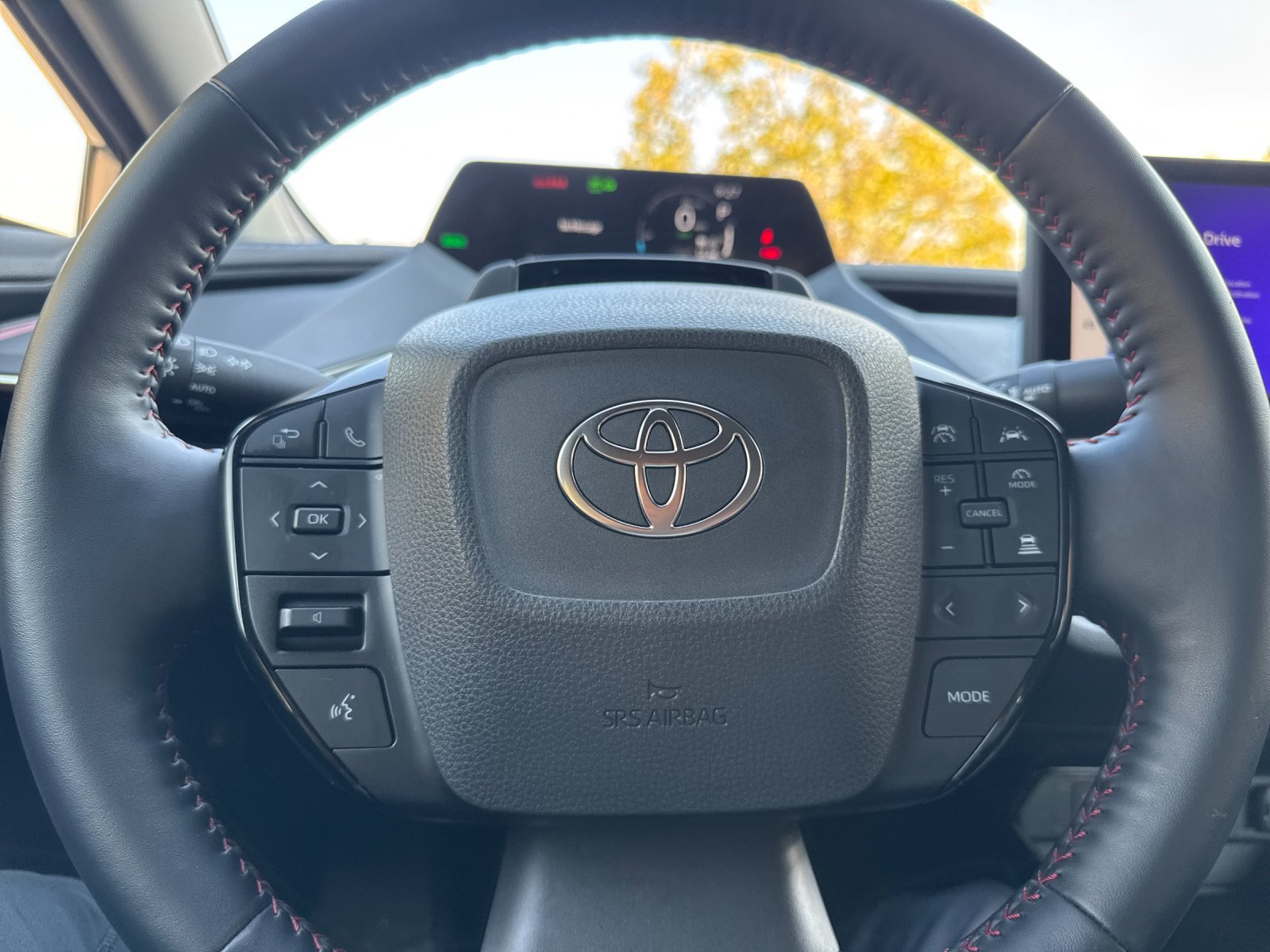 Used 2025 Toyota Prius Plug-In Hybrid FWD image 24