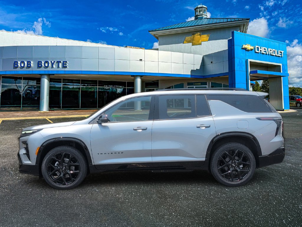 New 2026 Chevrolet Traverse RS w/ LPO, Floor Liner Package FWD image 2