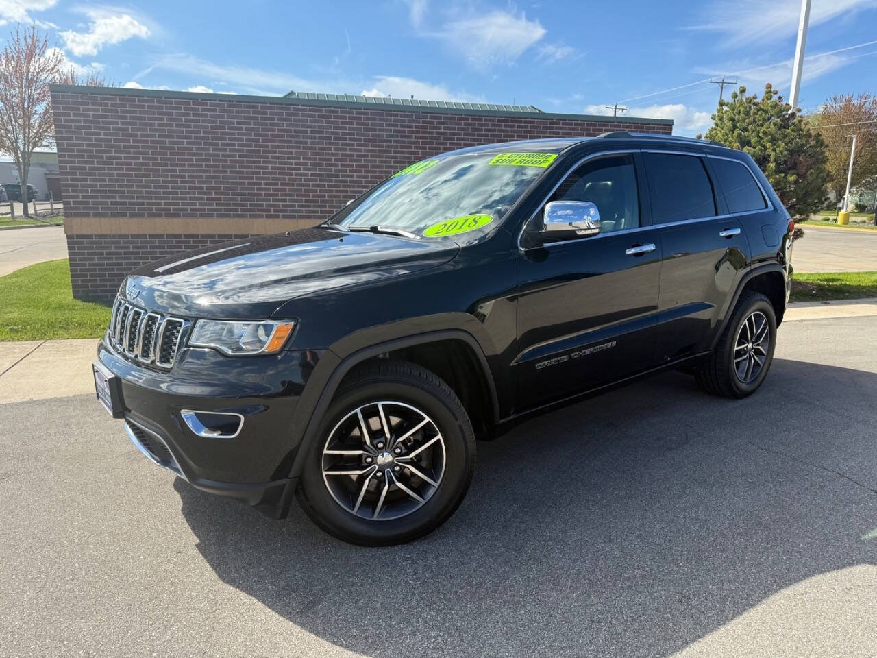 Used 2018 Jeep Grand Cherokee Limited AWD/4WD image 2