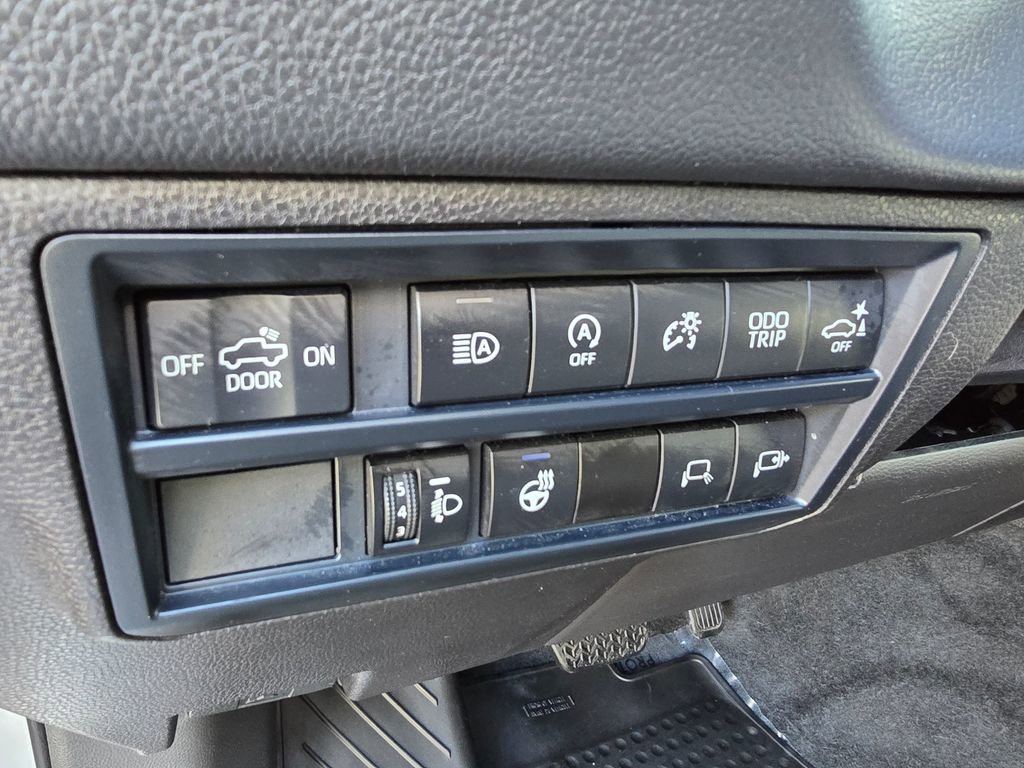 Used 2024 Toyota Tundra Limited AWD/4WD image 18