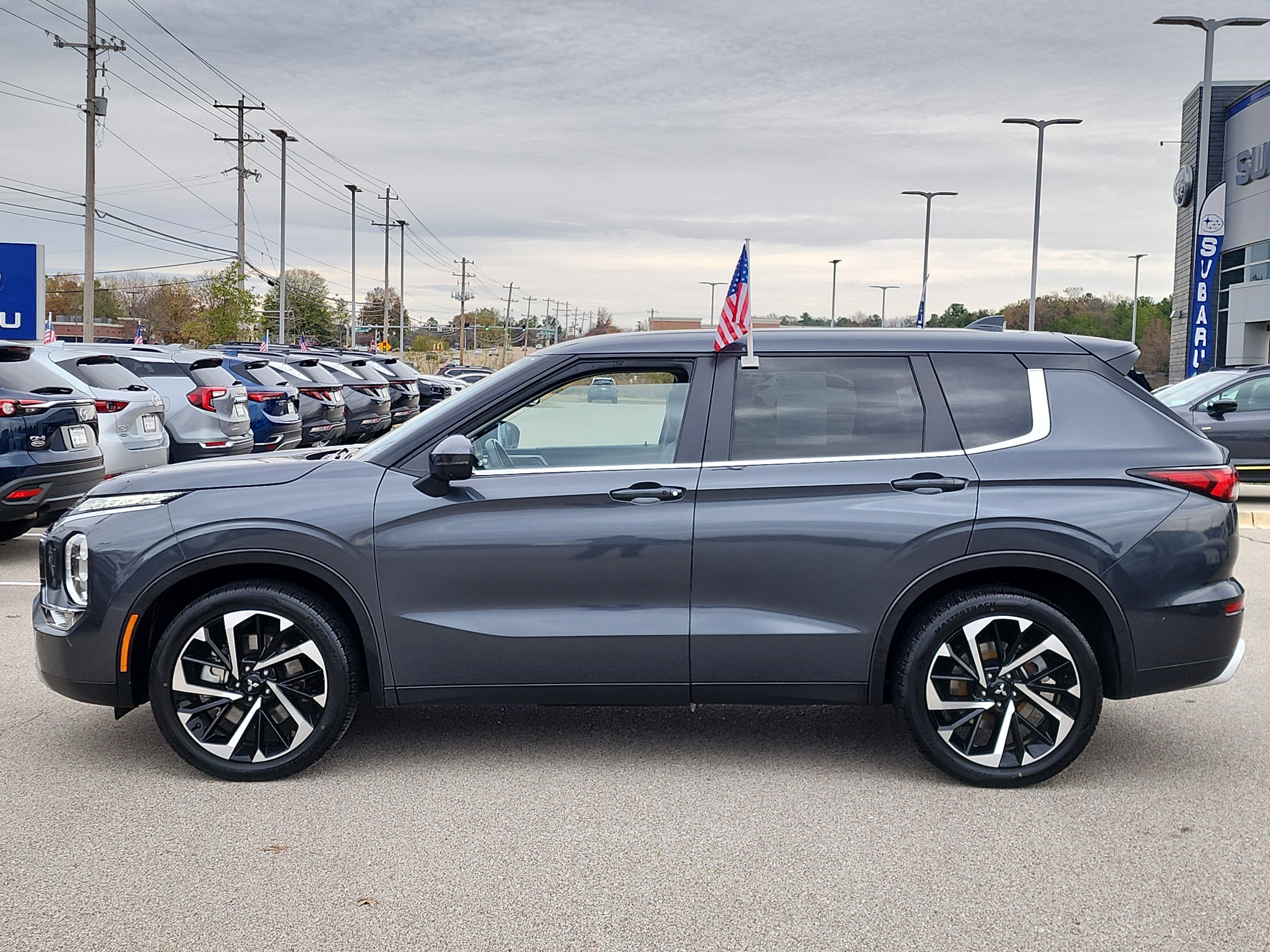 Used 2024 Mitsubishi Outlander SE image 6