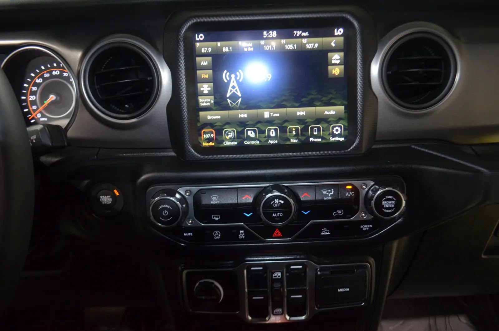 Used 2023 Jeep Gladiator Sport image 26