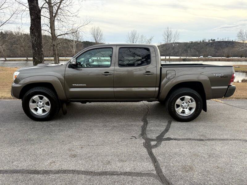 Used 2013 Toyota Tacoma Double Cab V6 4WD image 4