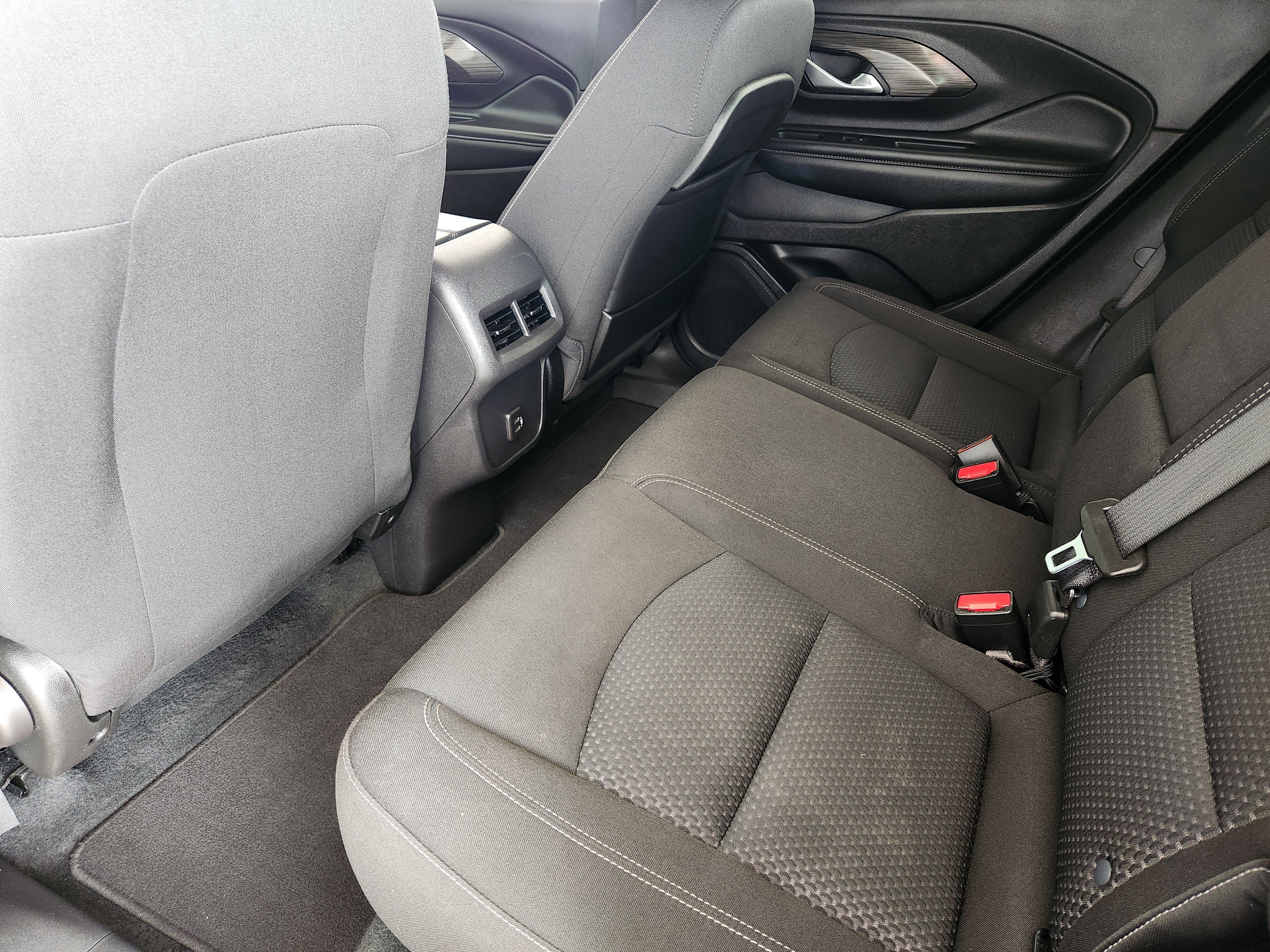 Used 2024 GMC Terrain SLE AWD/4WD image 31