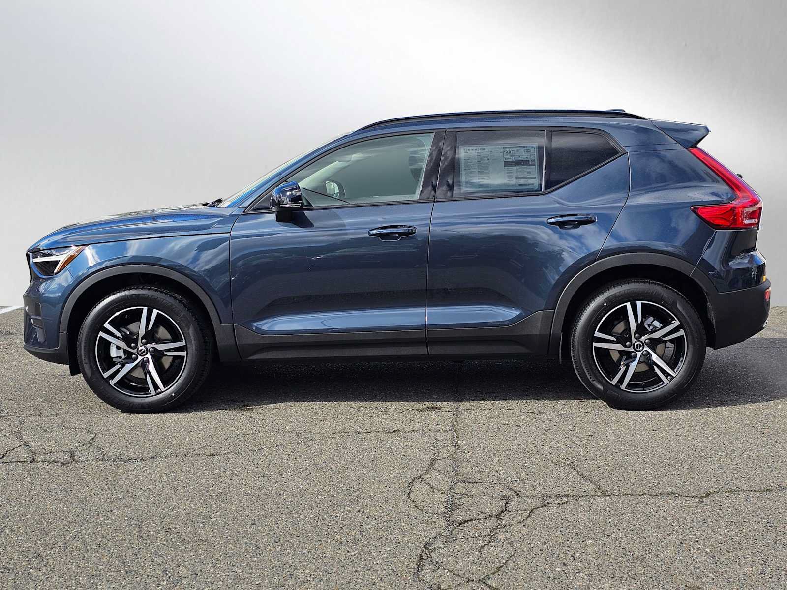New 2026 Volvo XC40 B5 Core w/ Climate Package AWD/4WD image 6