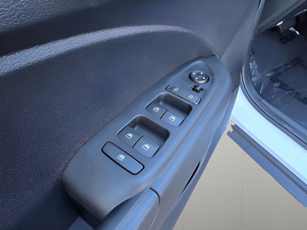 Used 2025 Hyundai Venue SEL image 23