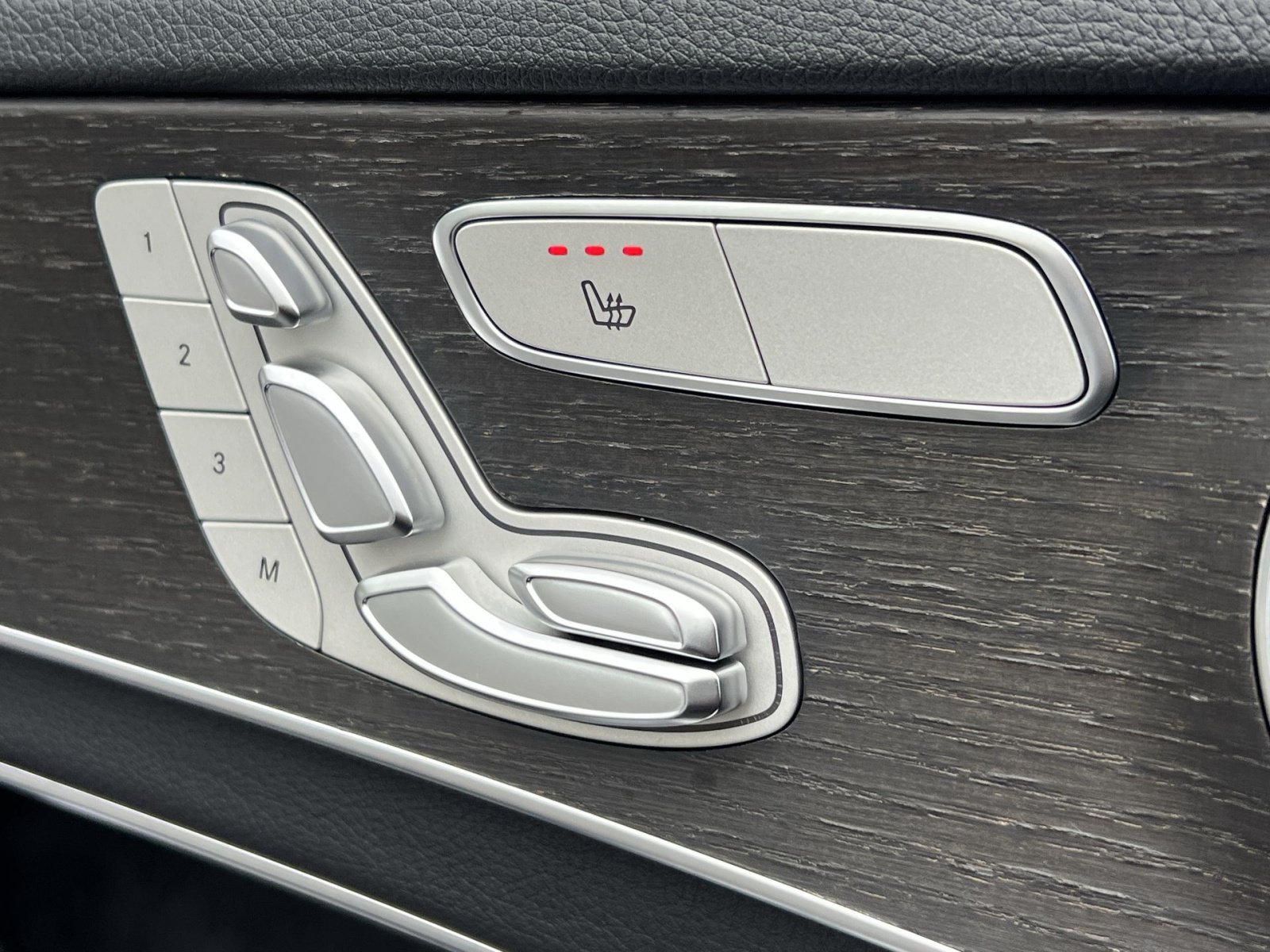 Used 2019 Mercedes-Benz C 300 4MATIC Sedan image 40