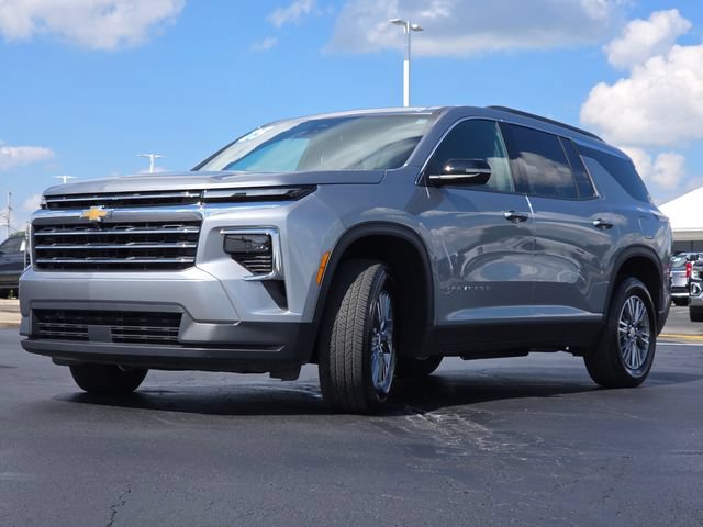 Used 2025 Chevrolet Traverse LT w/ LPO, Floor Liner Package FWD image 13