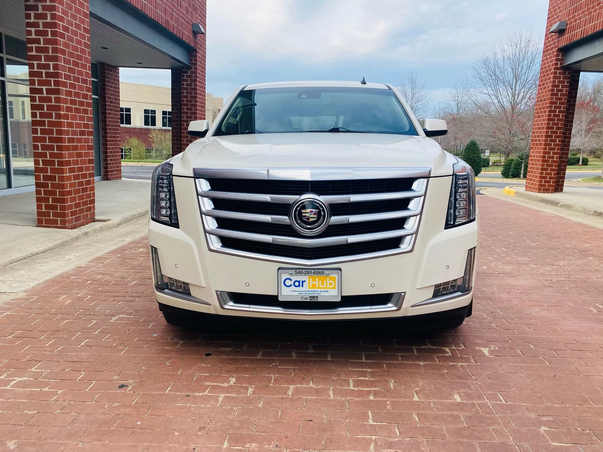 Used 2015 Cadillac Escalade Premium image 2
