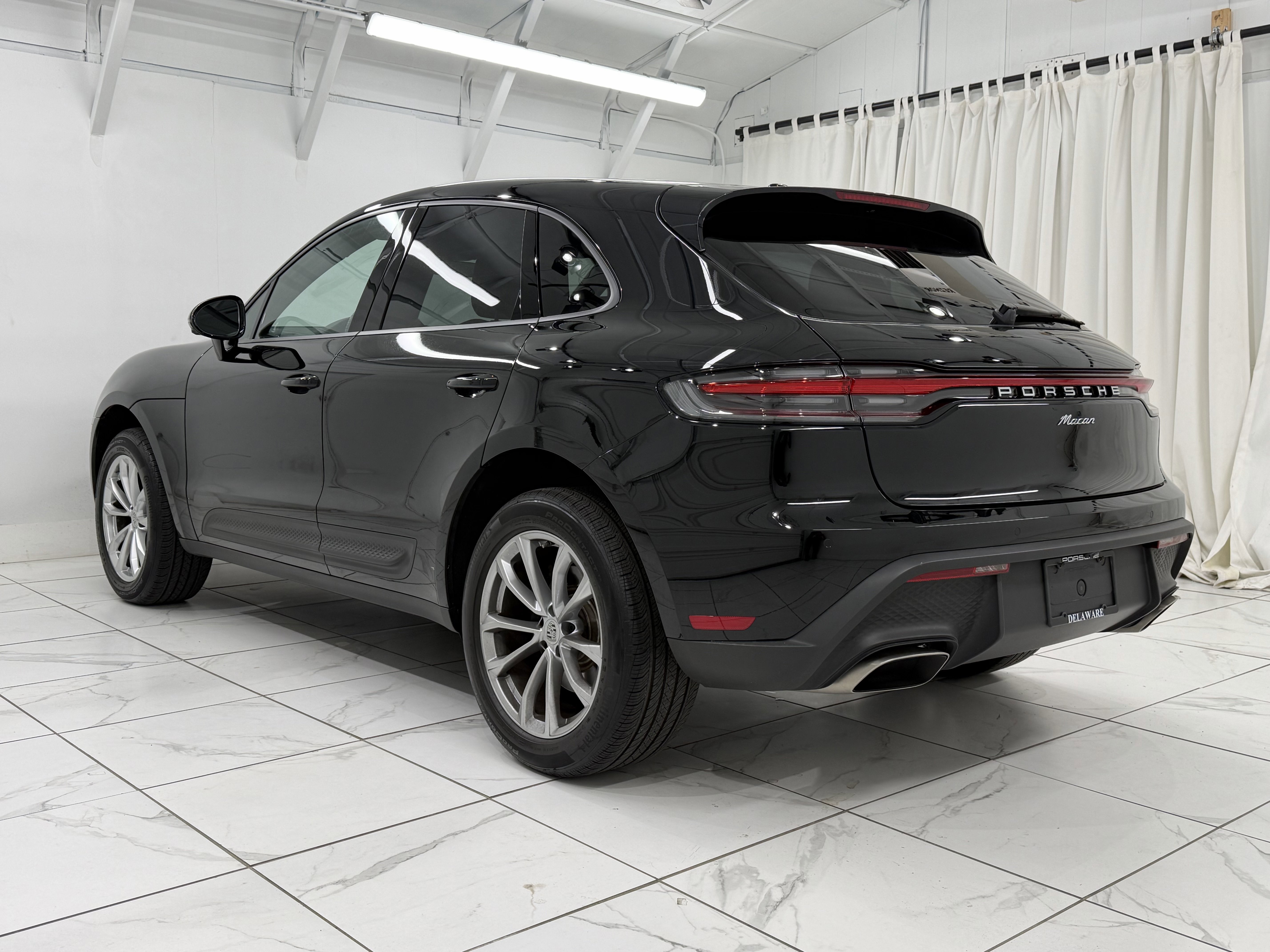 Certified 2025 Porsche Macan image 14
