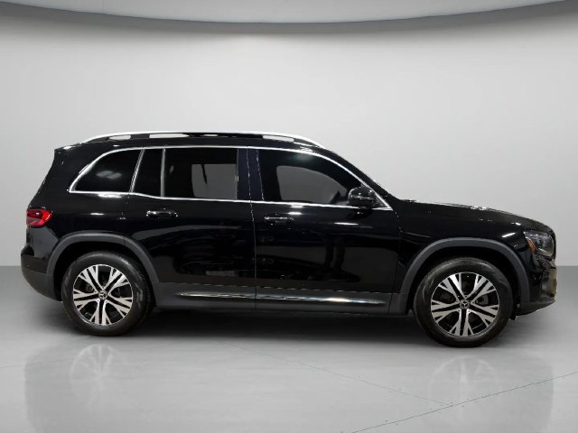 Used 2024 Mercedes-Benz GLB 250 4MATIC image 2