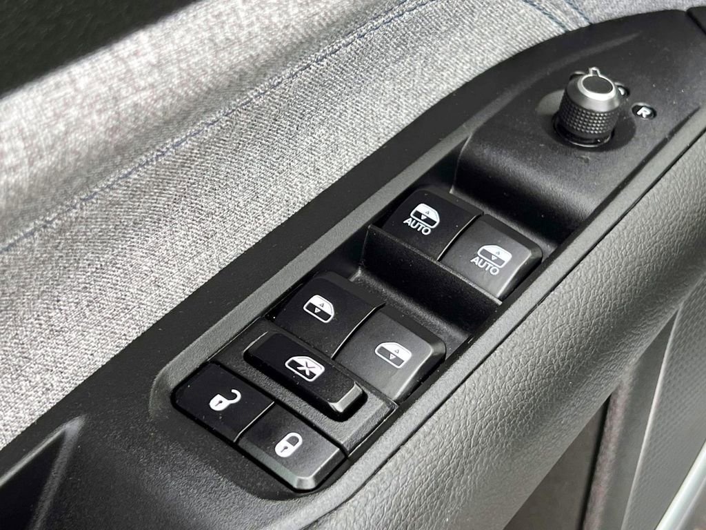 Used 2024 Jeep Compass Latitude AWD/4WD image 18