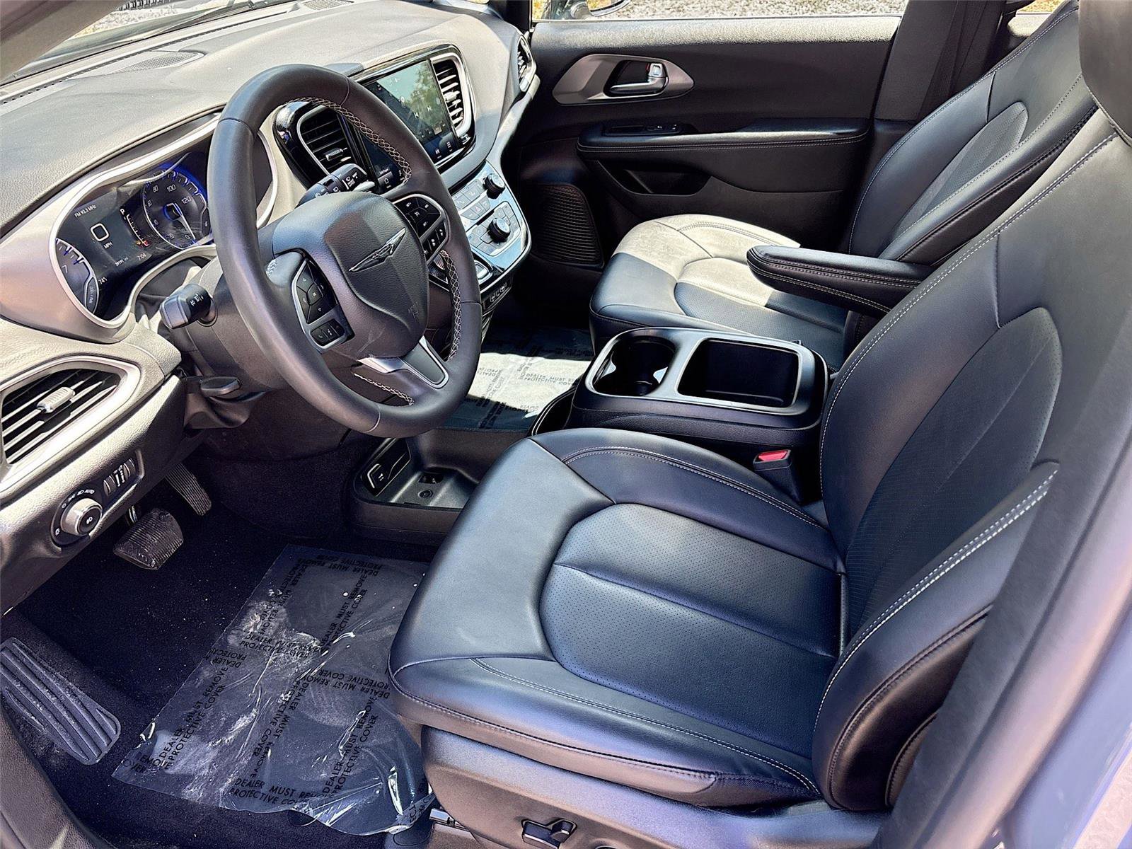 Used 2025 Chrysler Pacifica Select FWD image 21