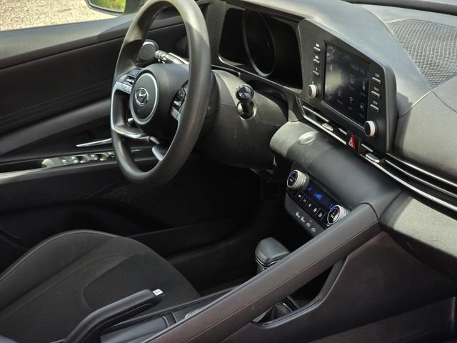 Used 2023 Hyundai Elantra SEL w/ Preferred Accessory Package FWD image 31
