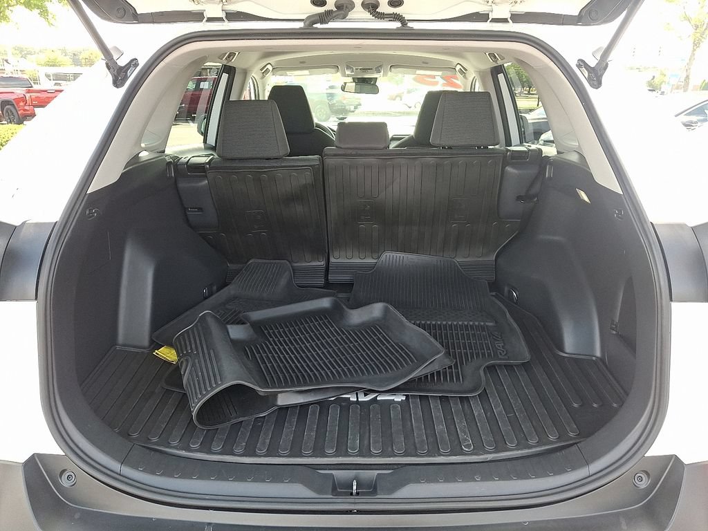 Used 2025 Toyota RAV4 LE AWD/4WD image 28