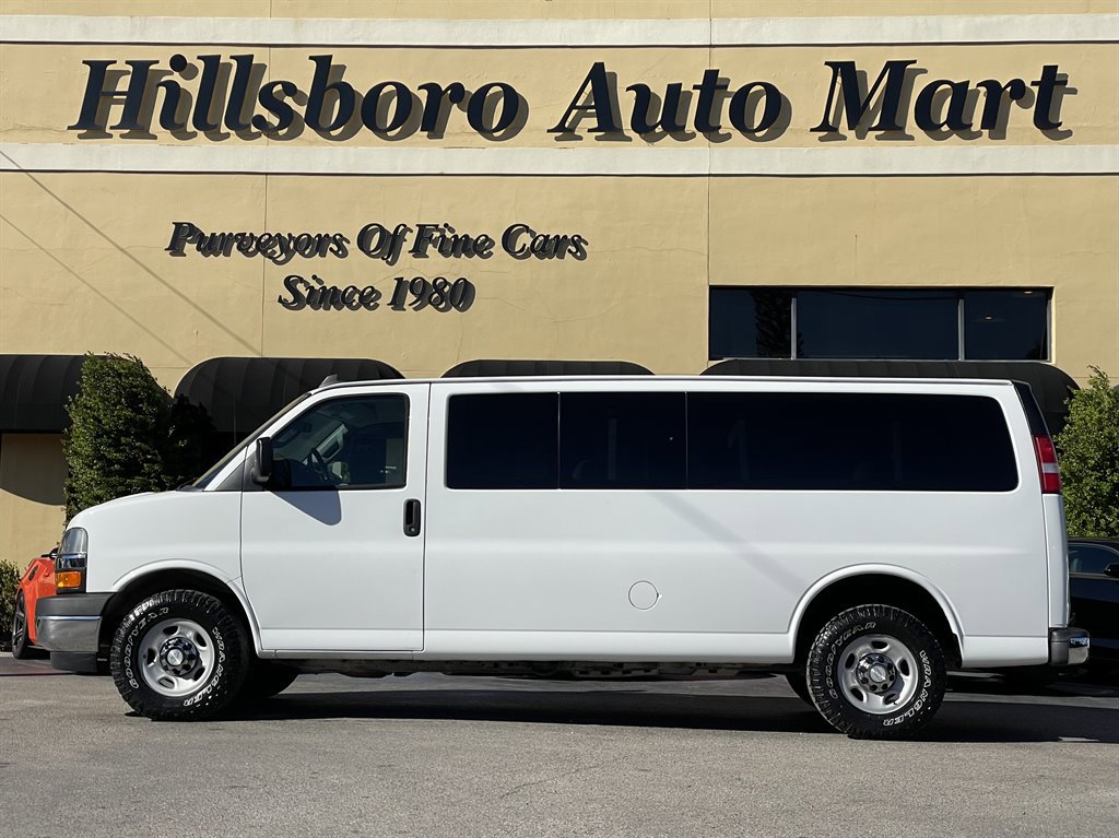 Used 2017 Chevrolet Express 3500 LT w/ LT Preferred Equipment Group RWD image 3