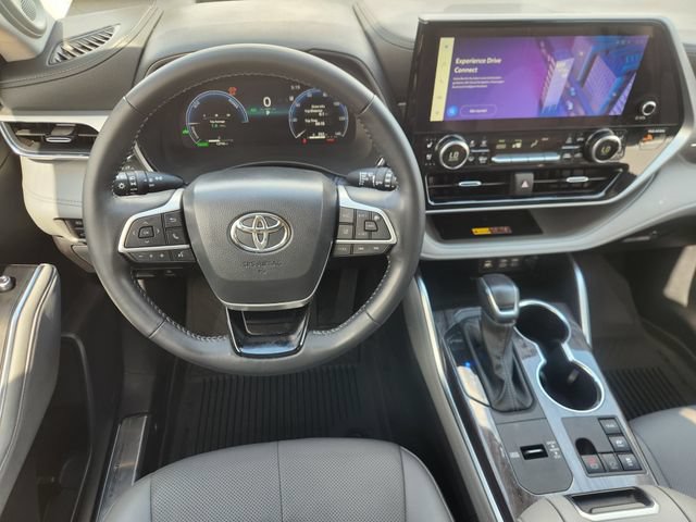 Certified 2025 Toyota Highlander Platinum AWD/4WD image 27