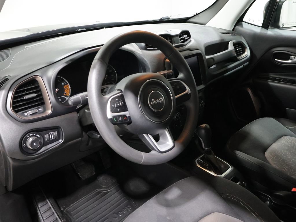 Used 2023 Jeep Renegade Latitude AWD/4WD image 16