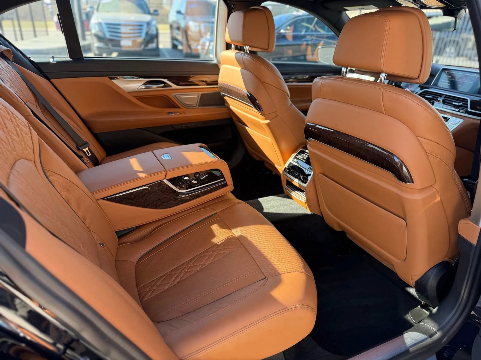 Used 2022 BMW 750i xDrive w/ Executive Package AWD/4WD image 54