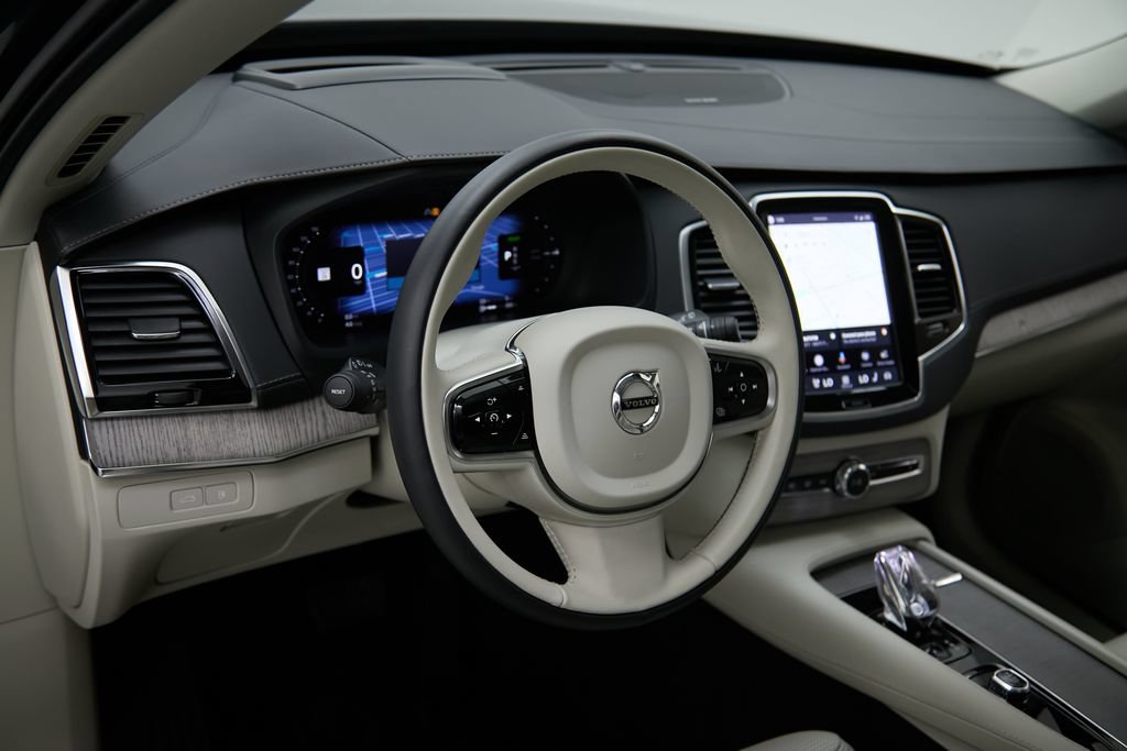 Certified 2024 Volvo XC90 T8 Ultimate w/ Protection Package Premier AWD/4WD image 13