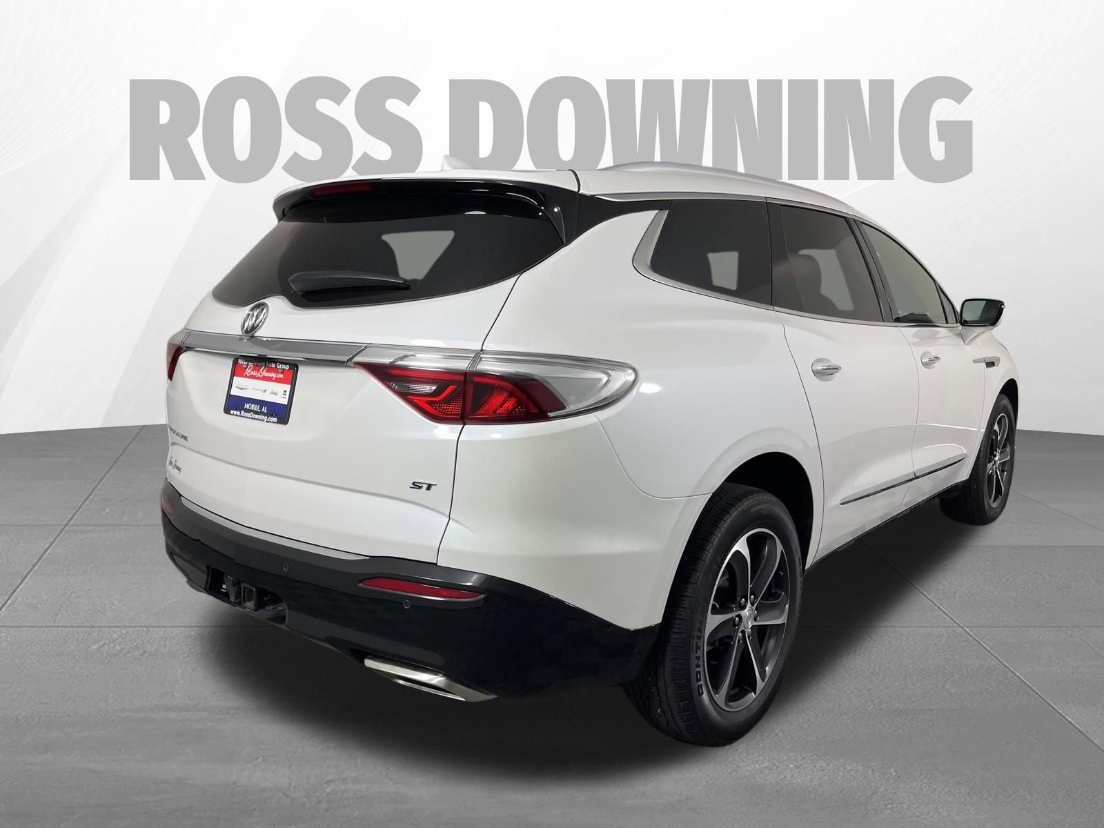 Used 2022 Buick Enclave Essence w/ Sport Touring Edition FWD image 4