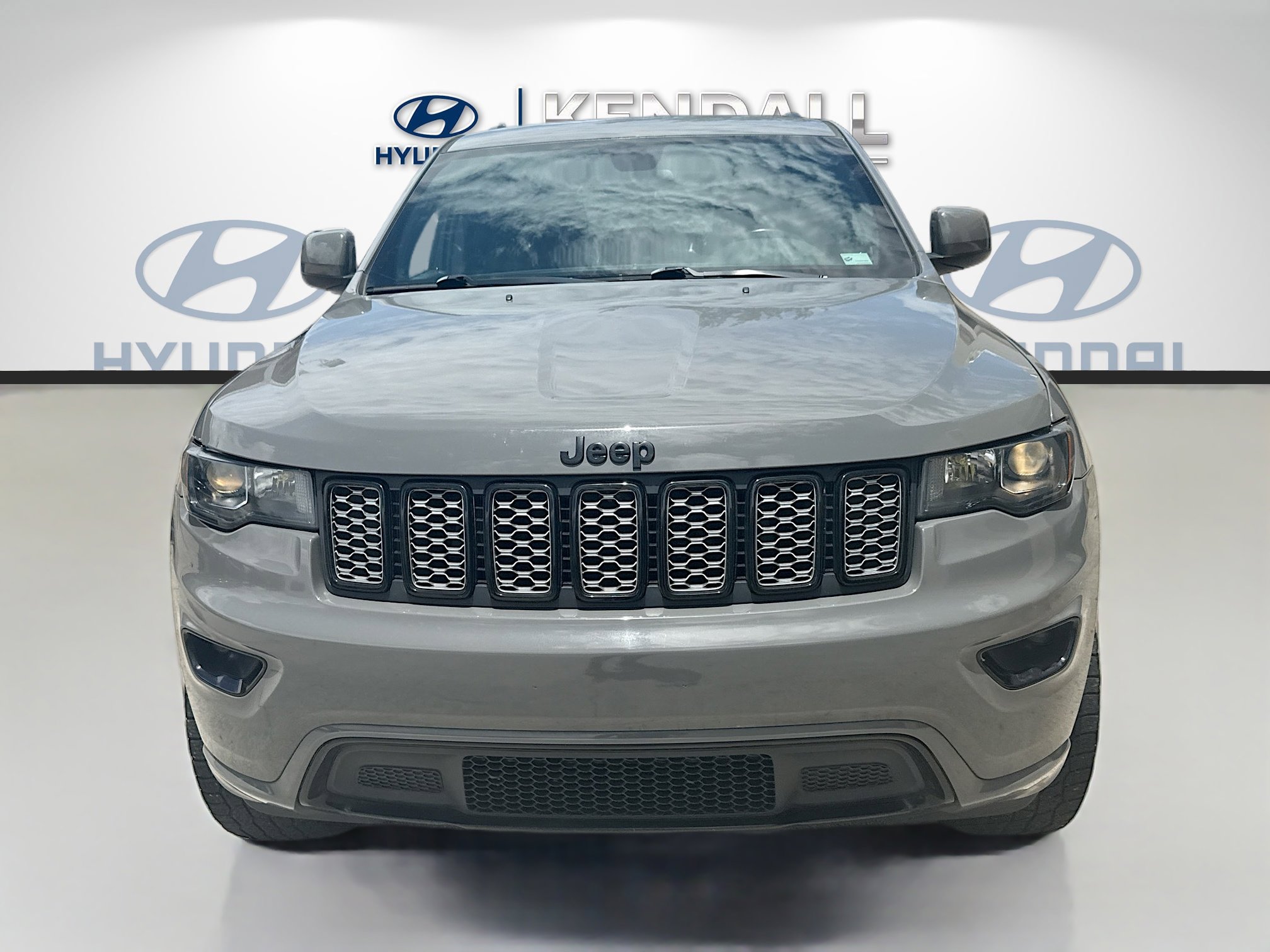Used 2021 Jeep Grand Cherokee Laredo X RWD image 2