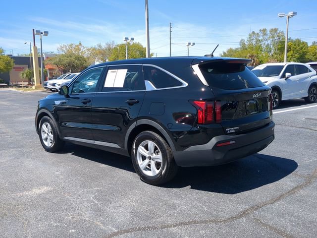 Used 2023 Kia Sorento LX image 8