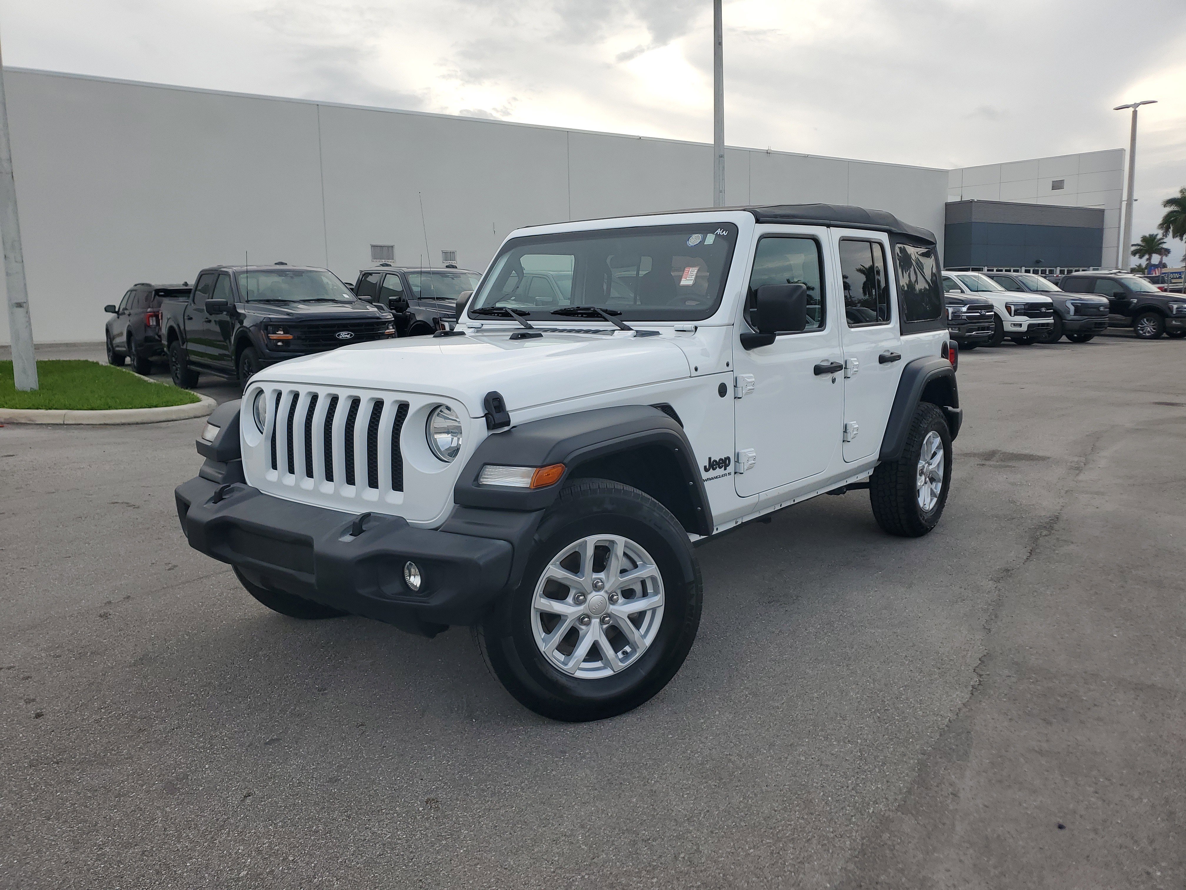 Used 2023 Jeep Wrangler Sport image 32