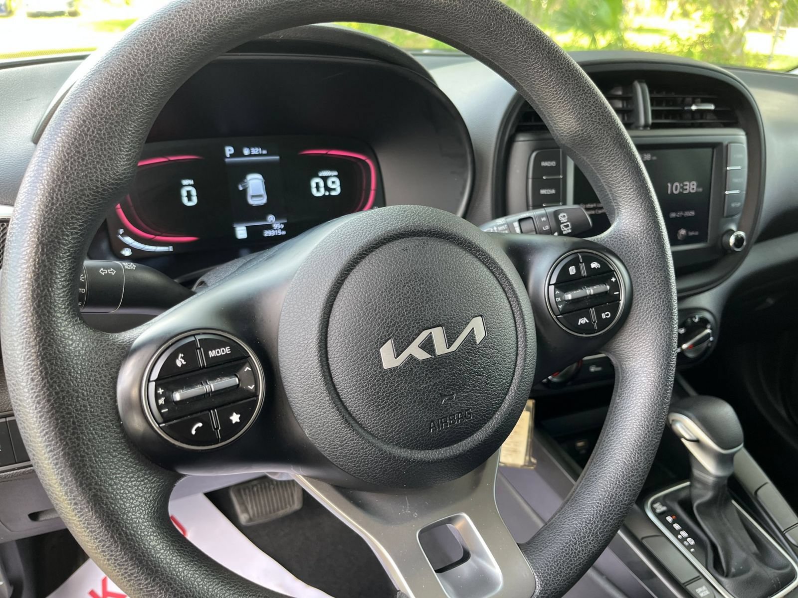 Used 2025 Kia Soul LX w/ LX Technology Package FWD image 25