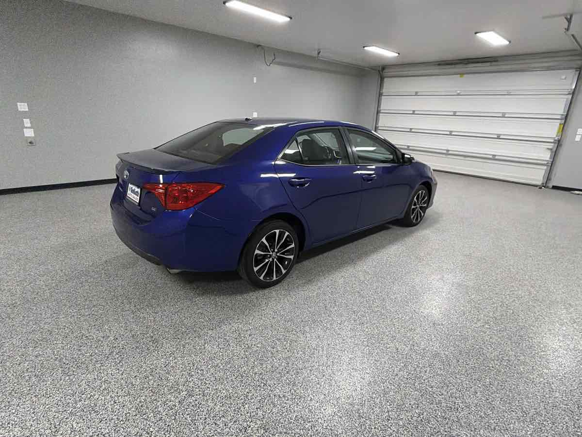 Used 2018 Toyota Corolla SE w/ SE Premium Package image 3